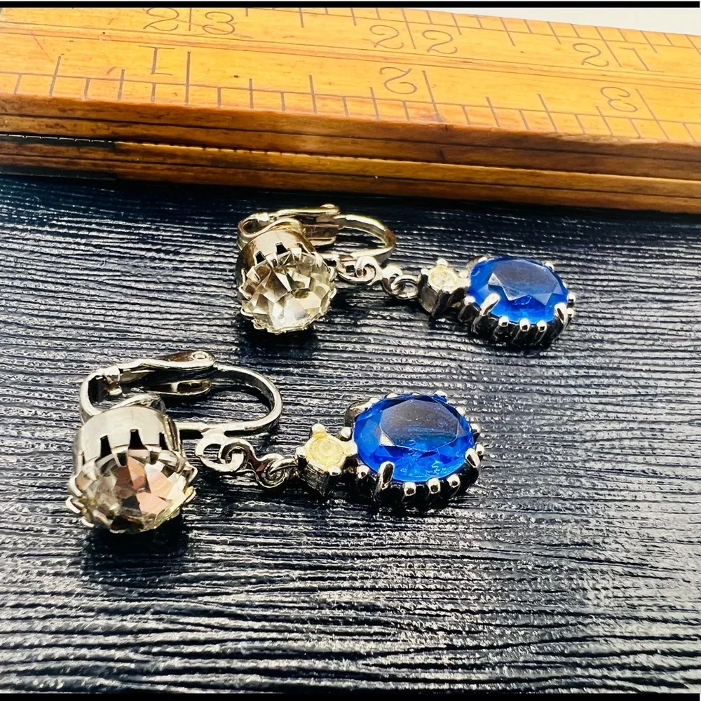 Vintage rhinestone dangles clip on earrings blue costume jewelry